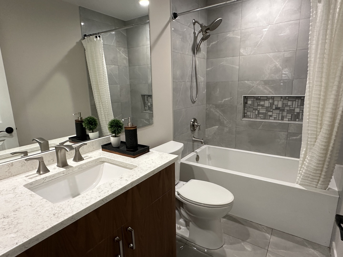 992 Langtry Court #D, Elgin, IL 60120