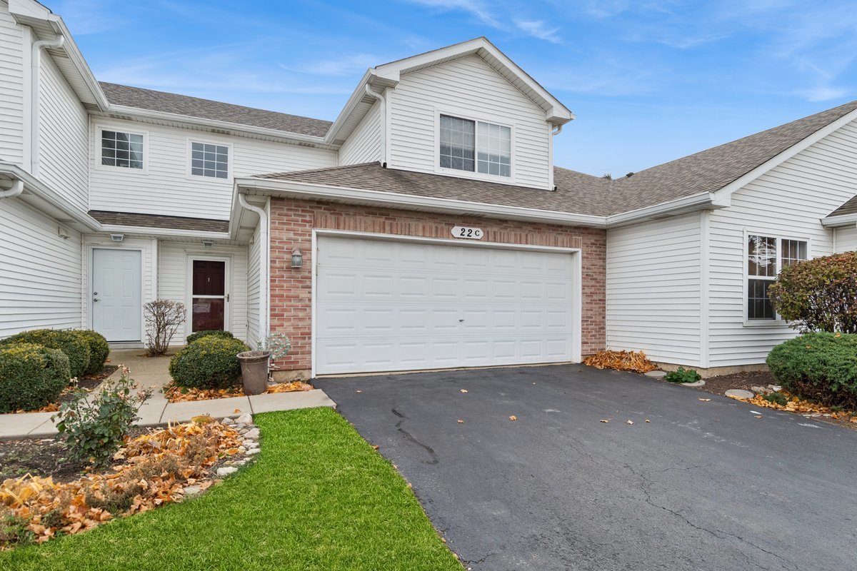 22 Rolling Oaks Road #C, Sugar Grove, IL 60554