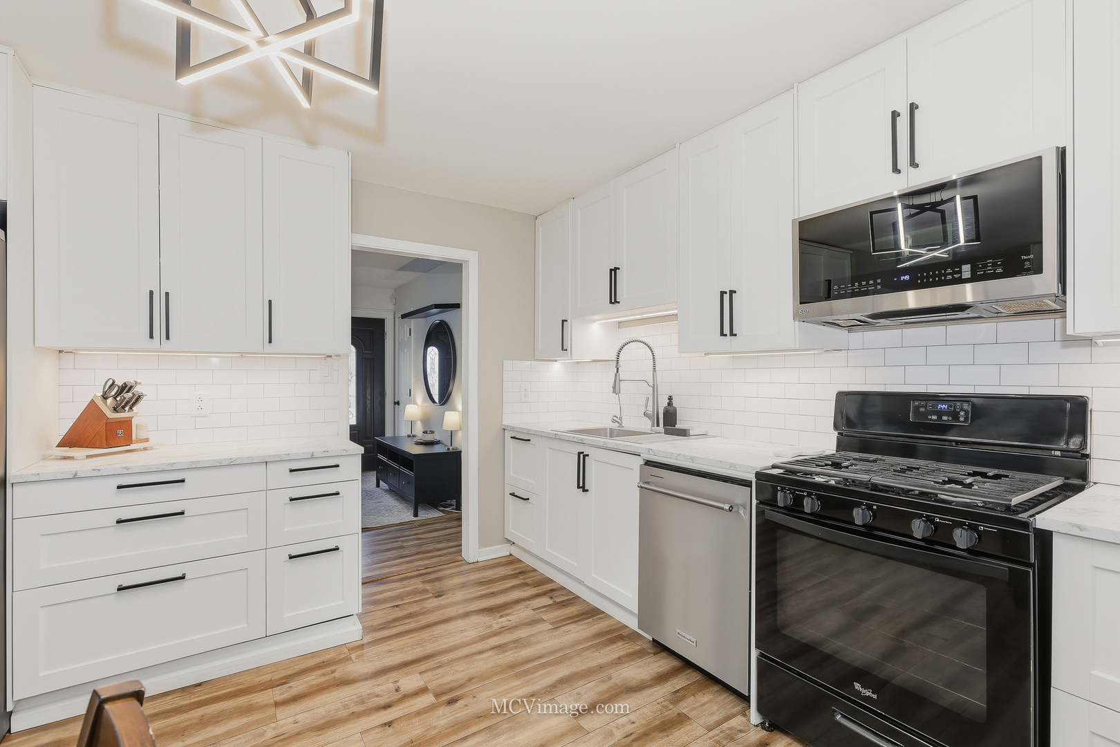 242 Tallman Avenue, Romeoville, IL 60446