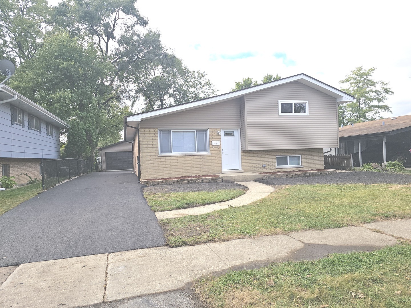 14926 Kenton Avenue, Midlothian, IL 60445