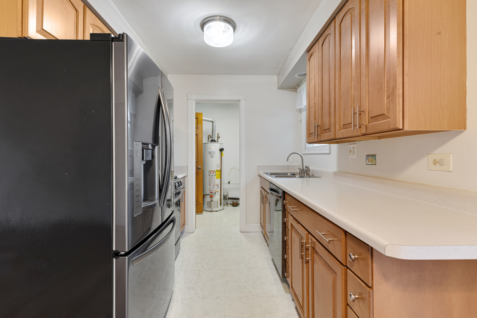 229 SHAWNEE Drive, Carol Stream, IL 60188