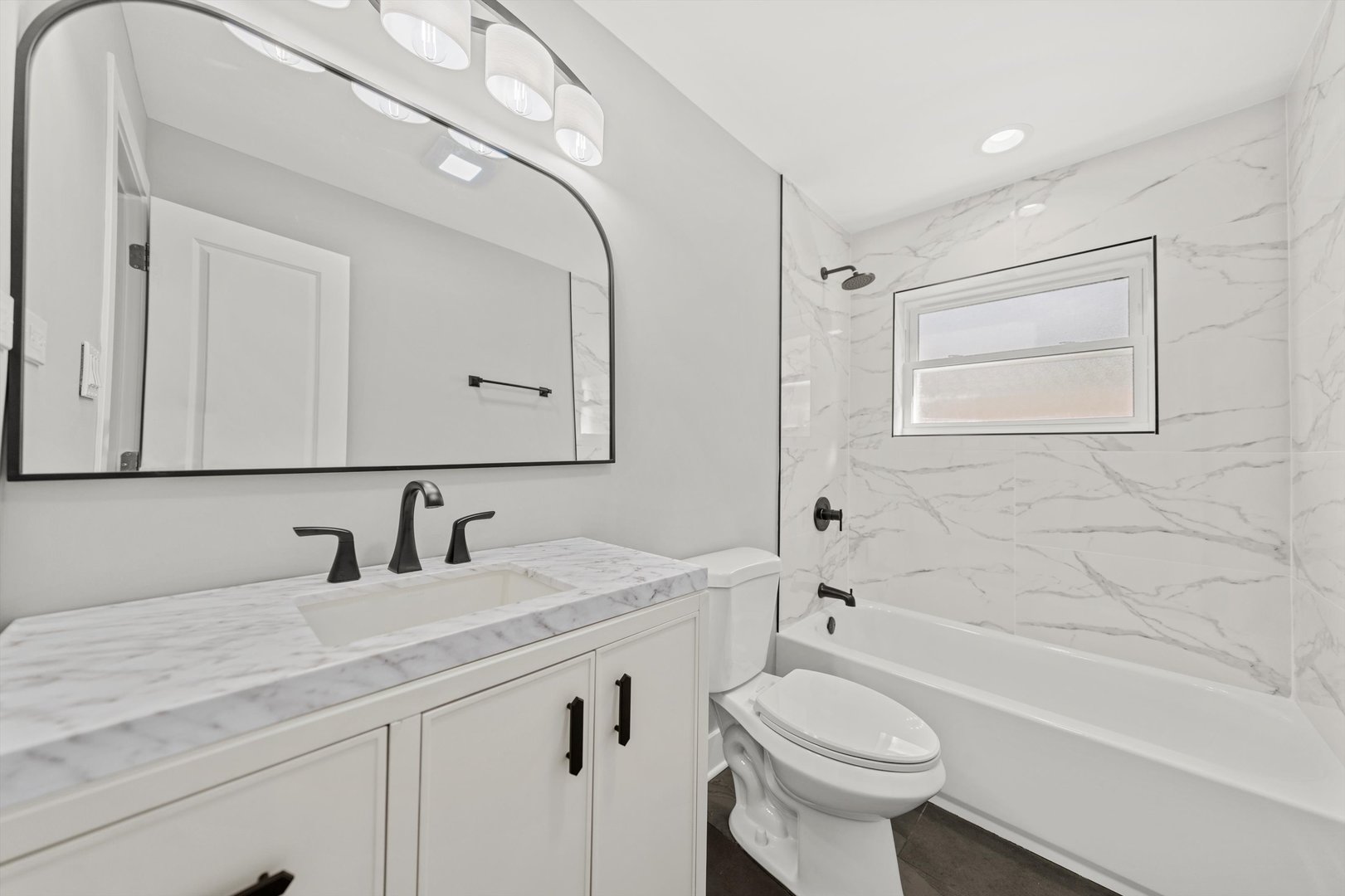 1033 W 108th Street, Chicago, IL 60643