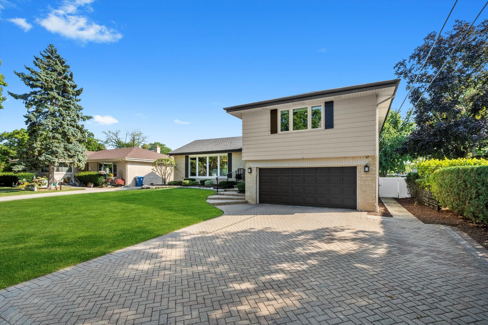 142 E QUINCY Street, Elmhurst, IL 60126