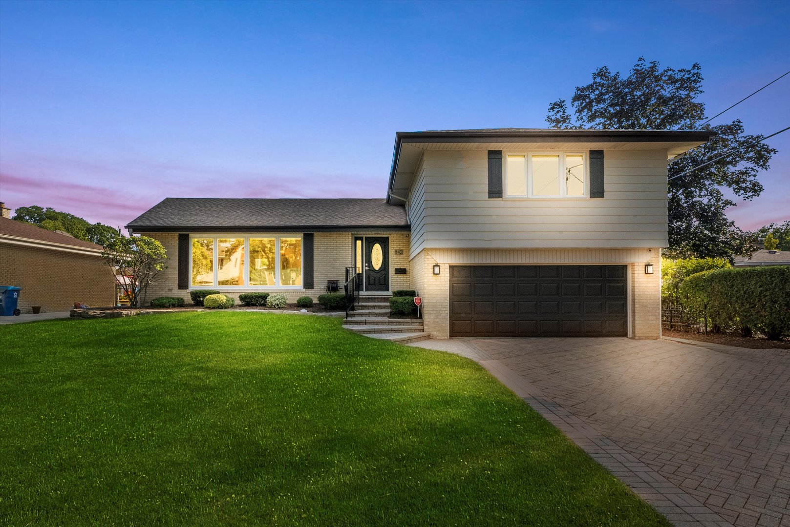 142 E QUINCY Street, Elmhurst, IL 60126