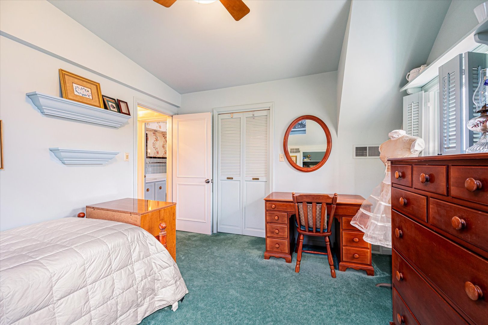 349 E Parkview Avenue, Elmhurst, IL 60126