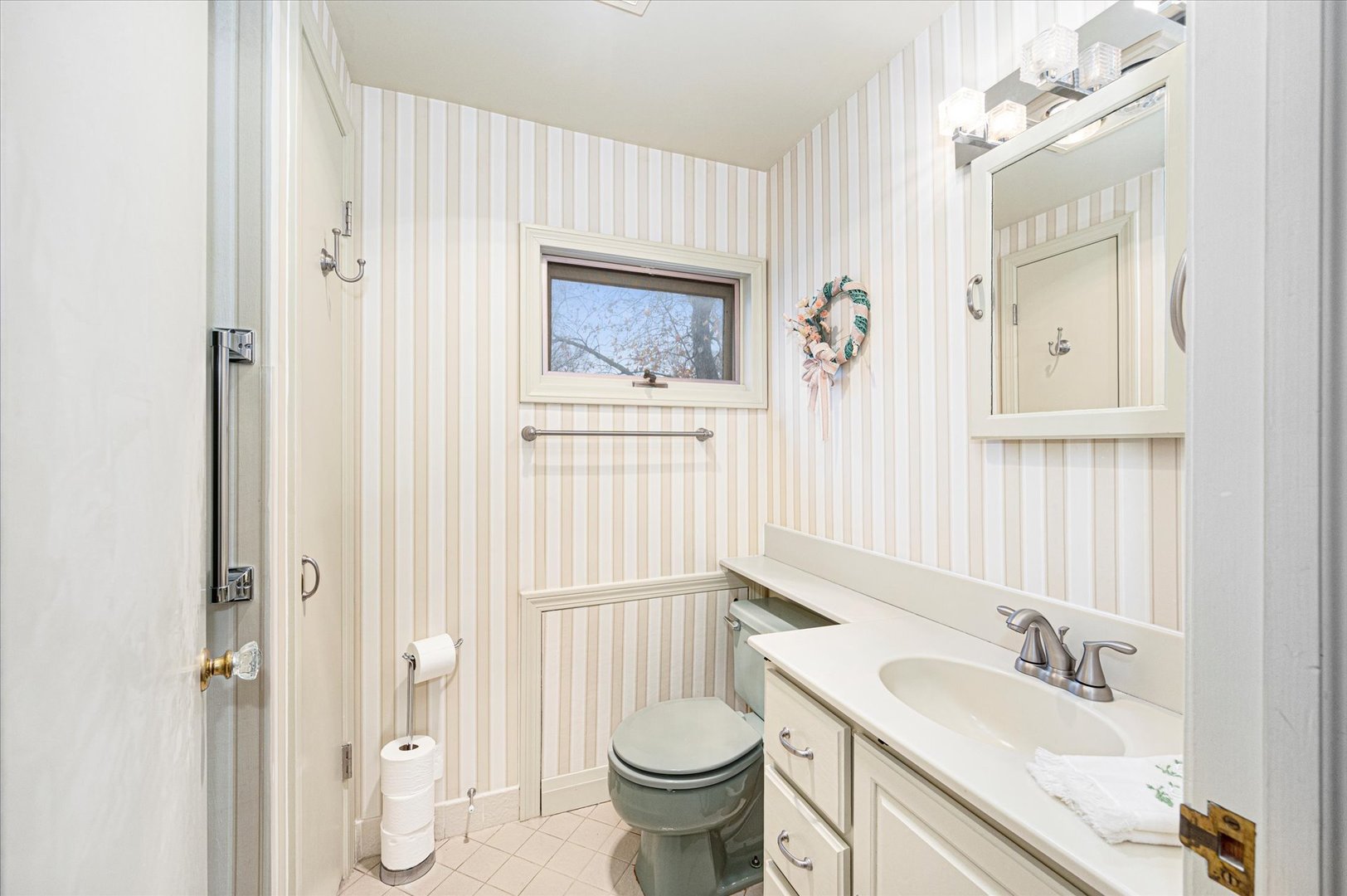 349 E Parkview Avenue, Elmhurst, IL 60126