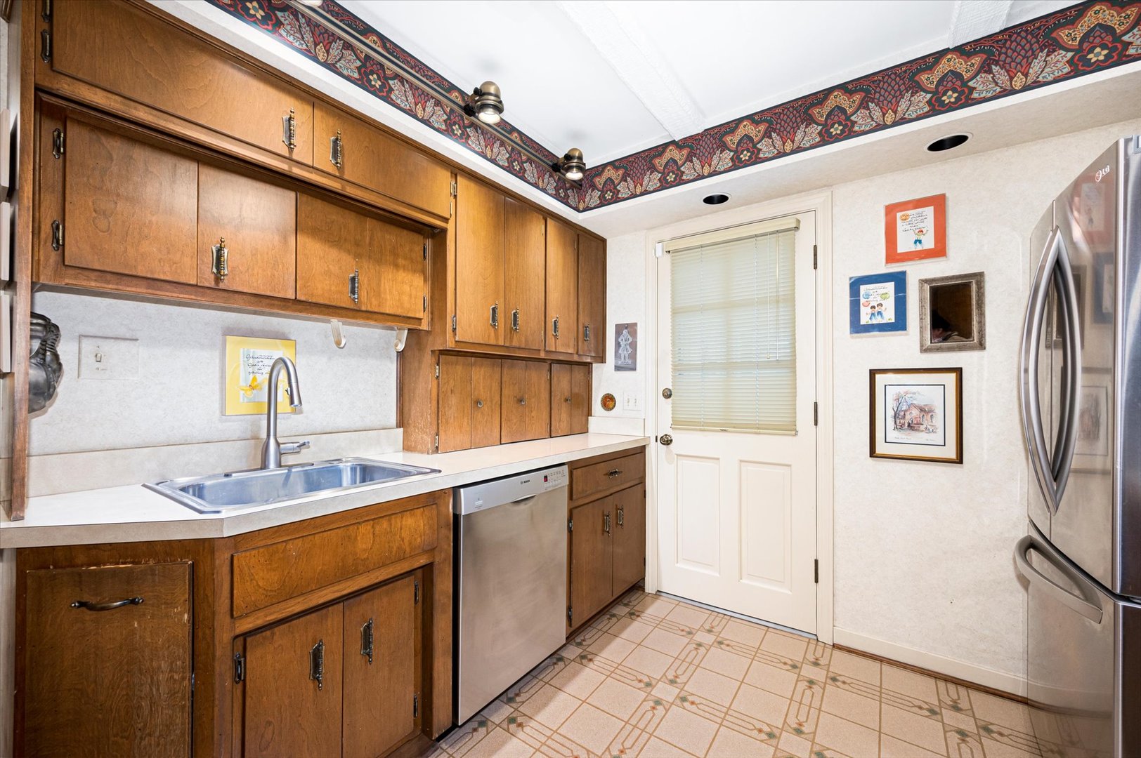 349 E Parkview Avenue, Elmhurst, IL 60126