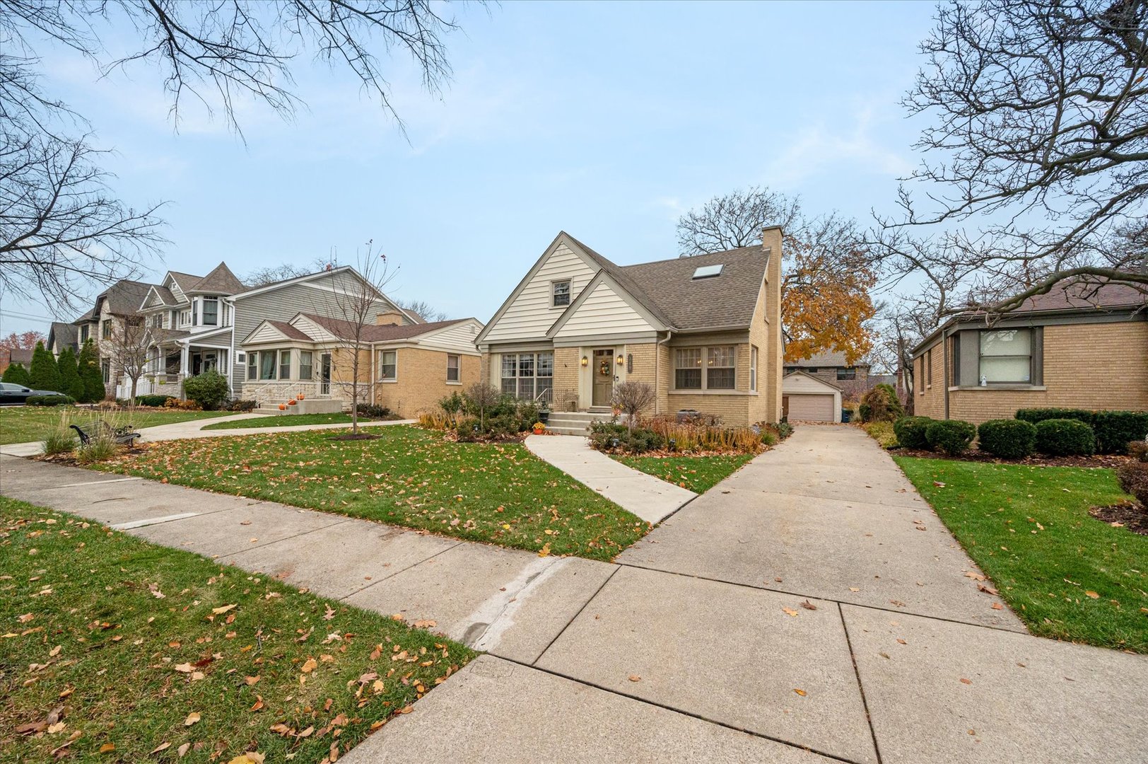 349 E Parkview Avenue, Elmhurst, IL 60126