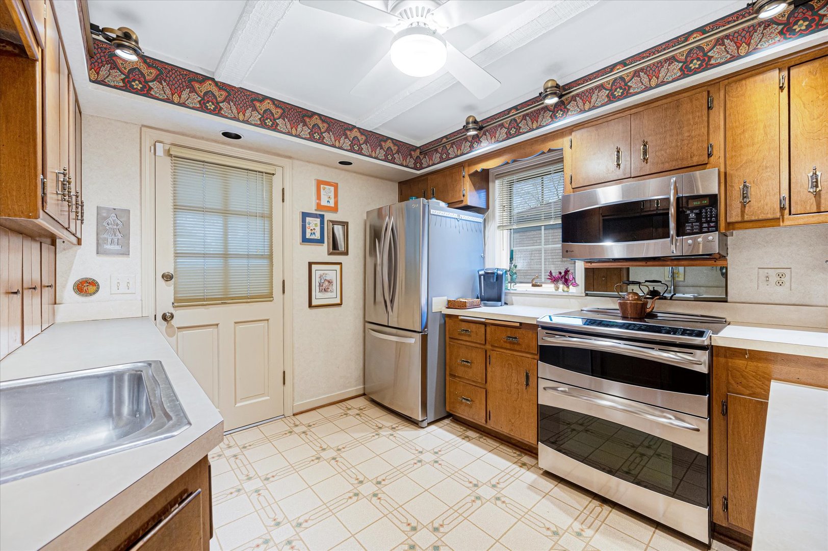 349 E Parkview Avenue, Elmhurst, IL 60126