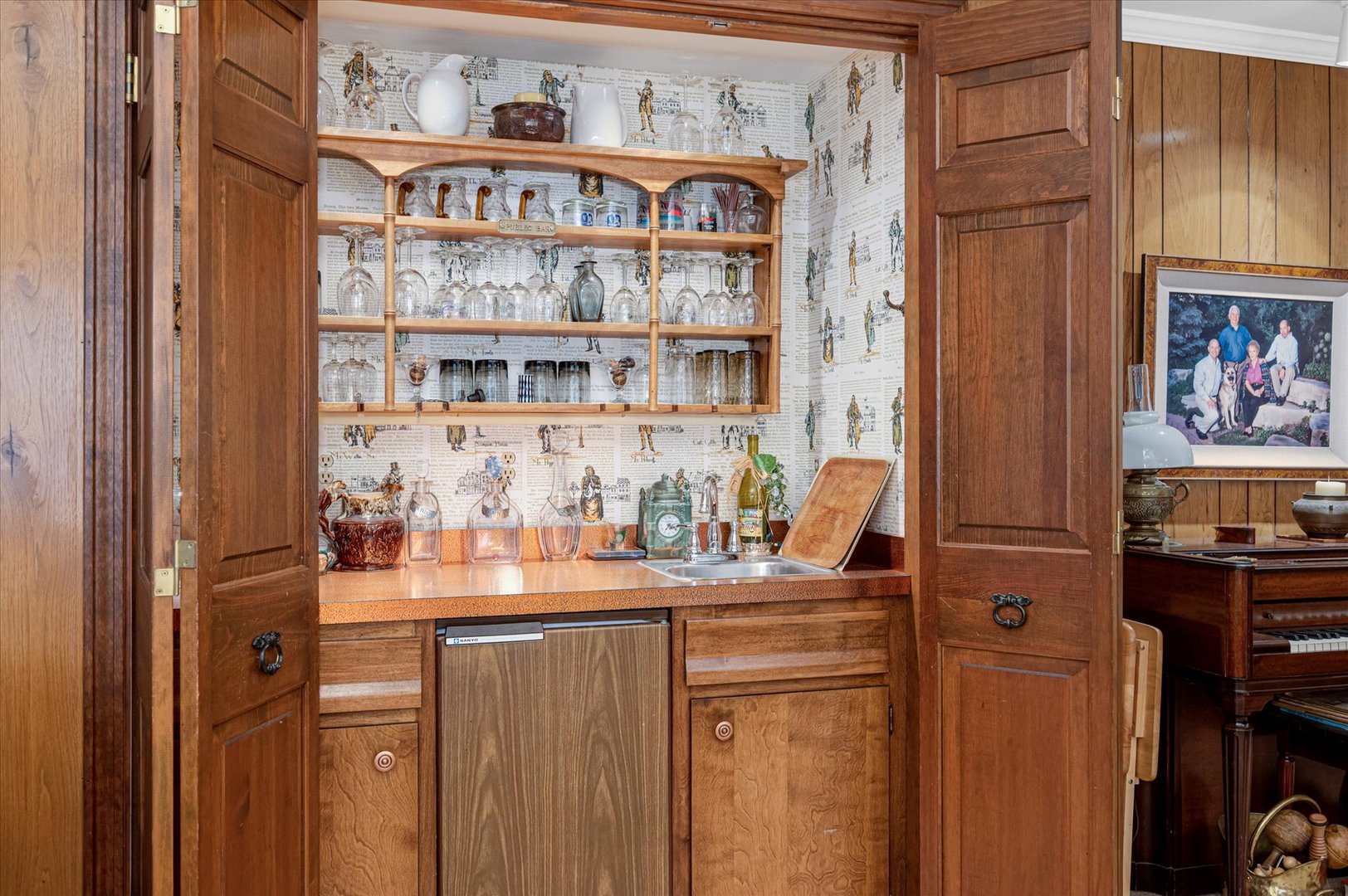 349 E Parkview Avenue, Elmhurst, IL 60126