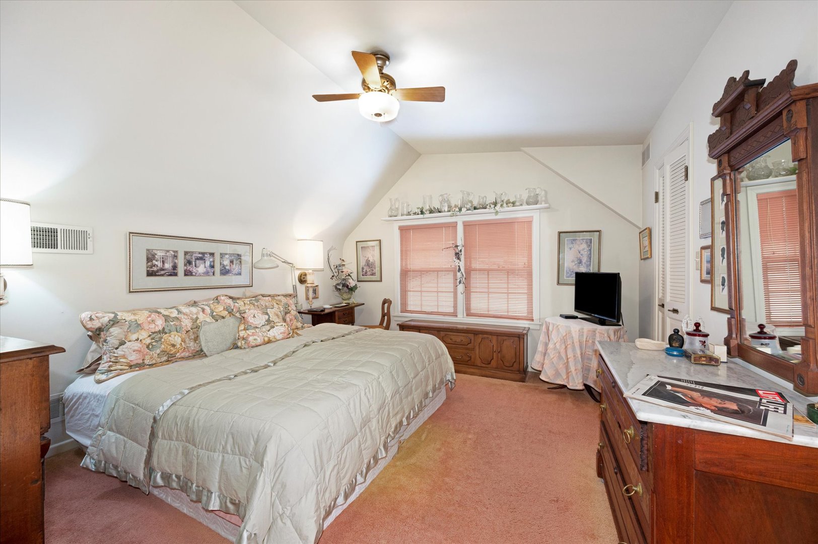 349 E Parkview Avenue, Elmhurst, IL 60126