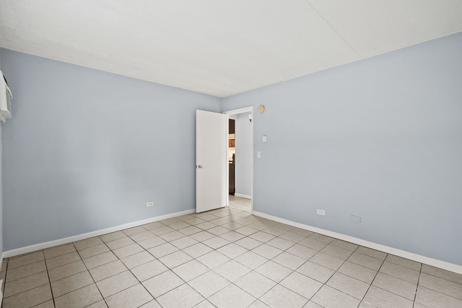 21W284 Tee Lane #C, Itasca, IL 60143