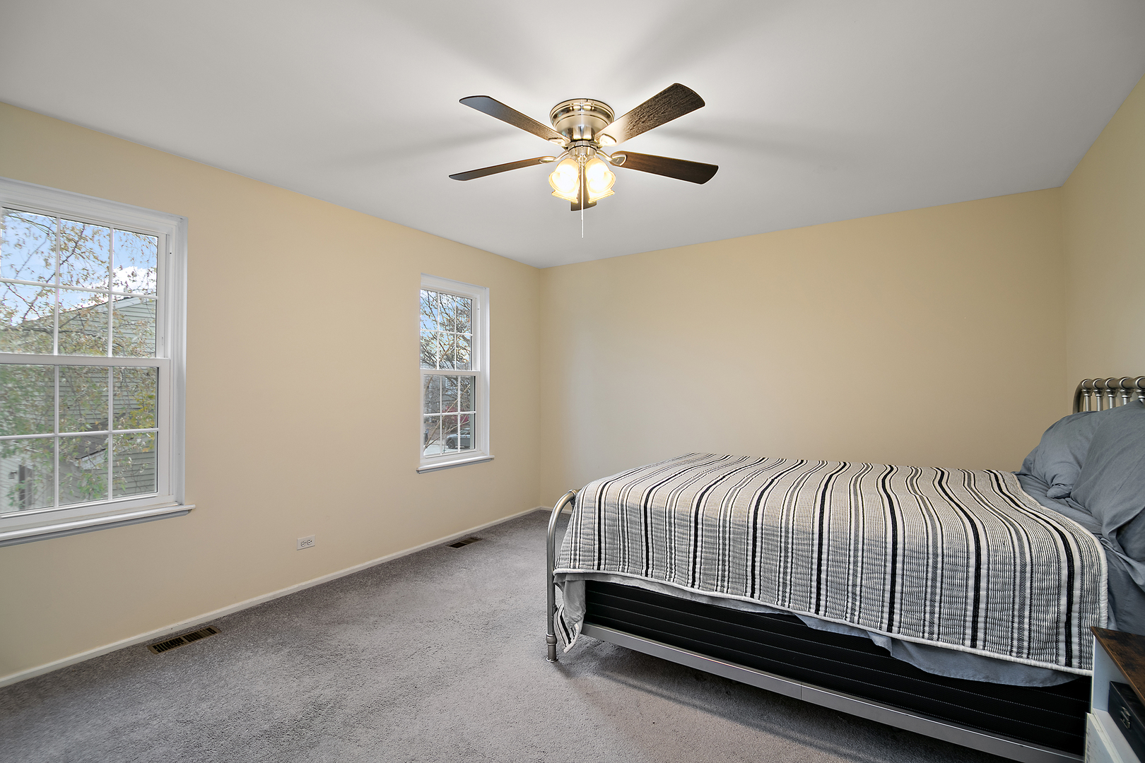 29W477 Blackthorn Lane, Warrenville, IL 60555