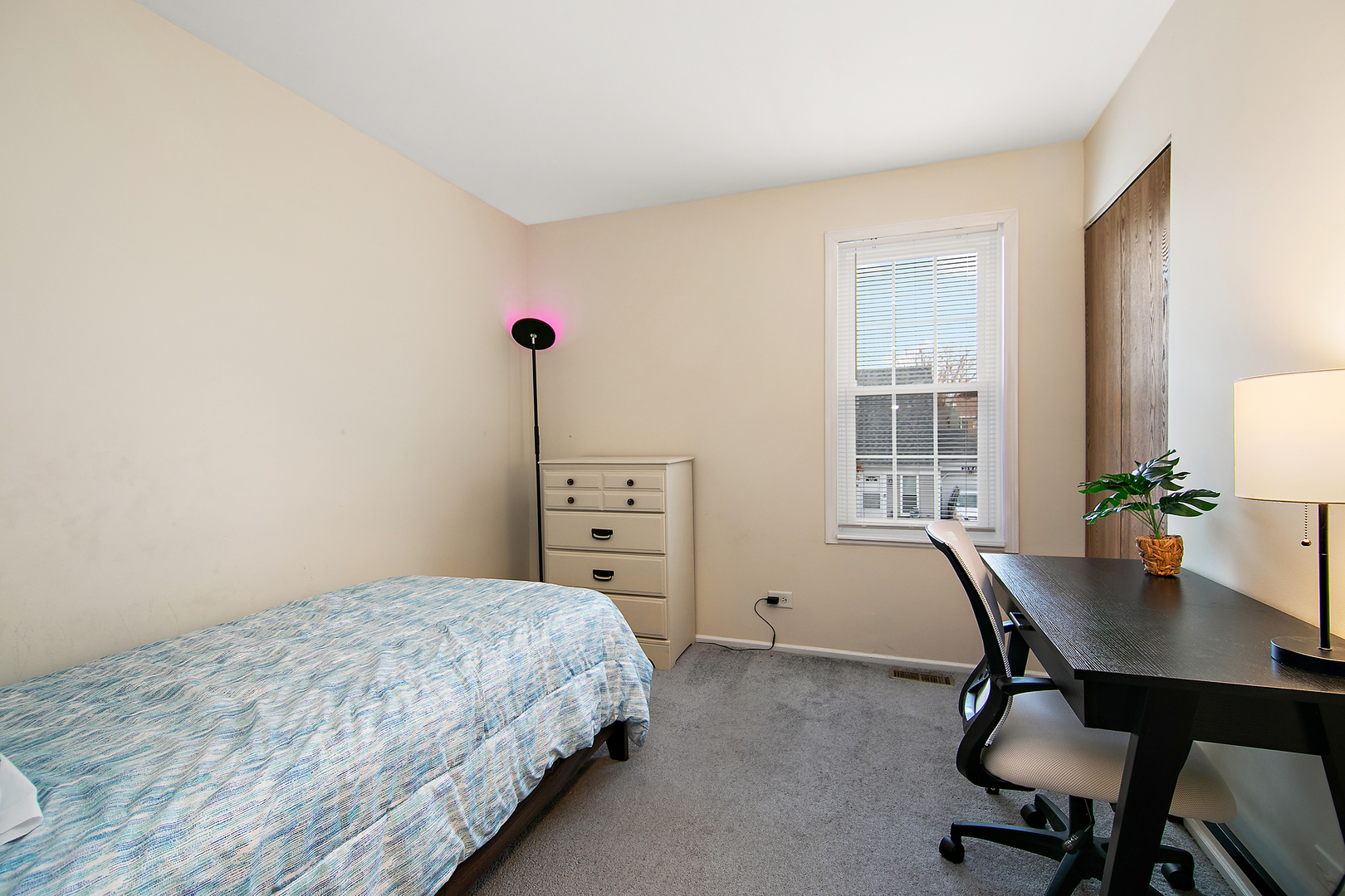 29W477 Blackthorn Lane, Warrenville, IL 60555