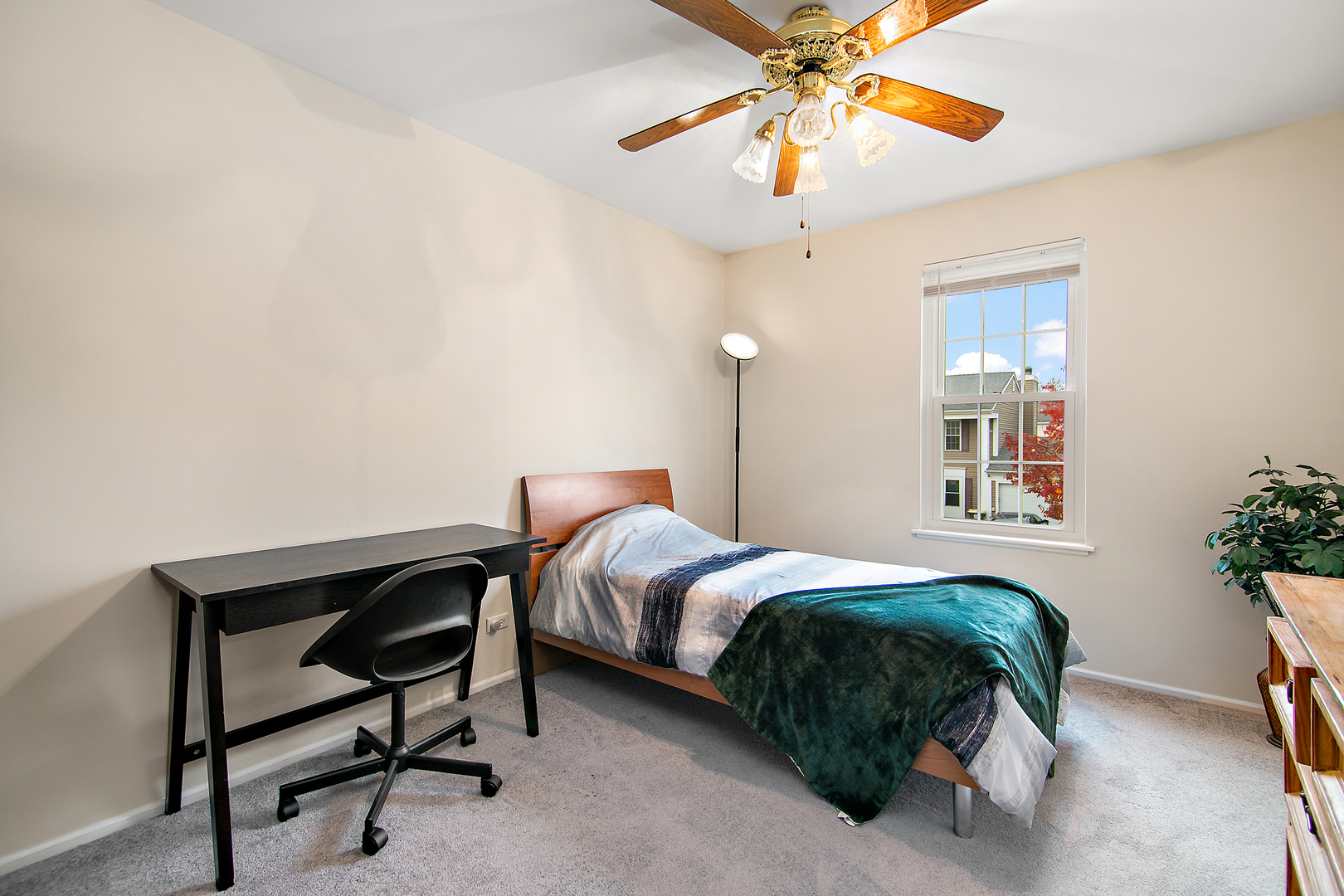 29W477 Blackthorn Lane, Warrenville, IL 60555