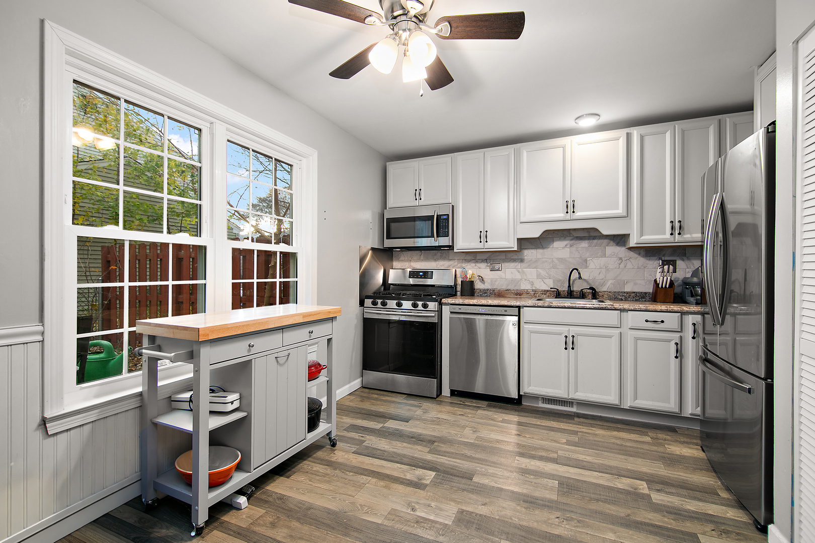 29W477 Blackthorn Lane, Warrenville, IL 60555