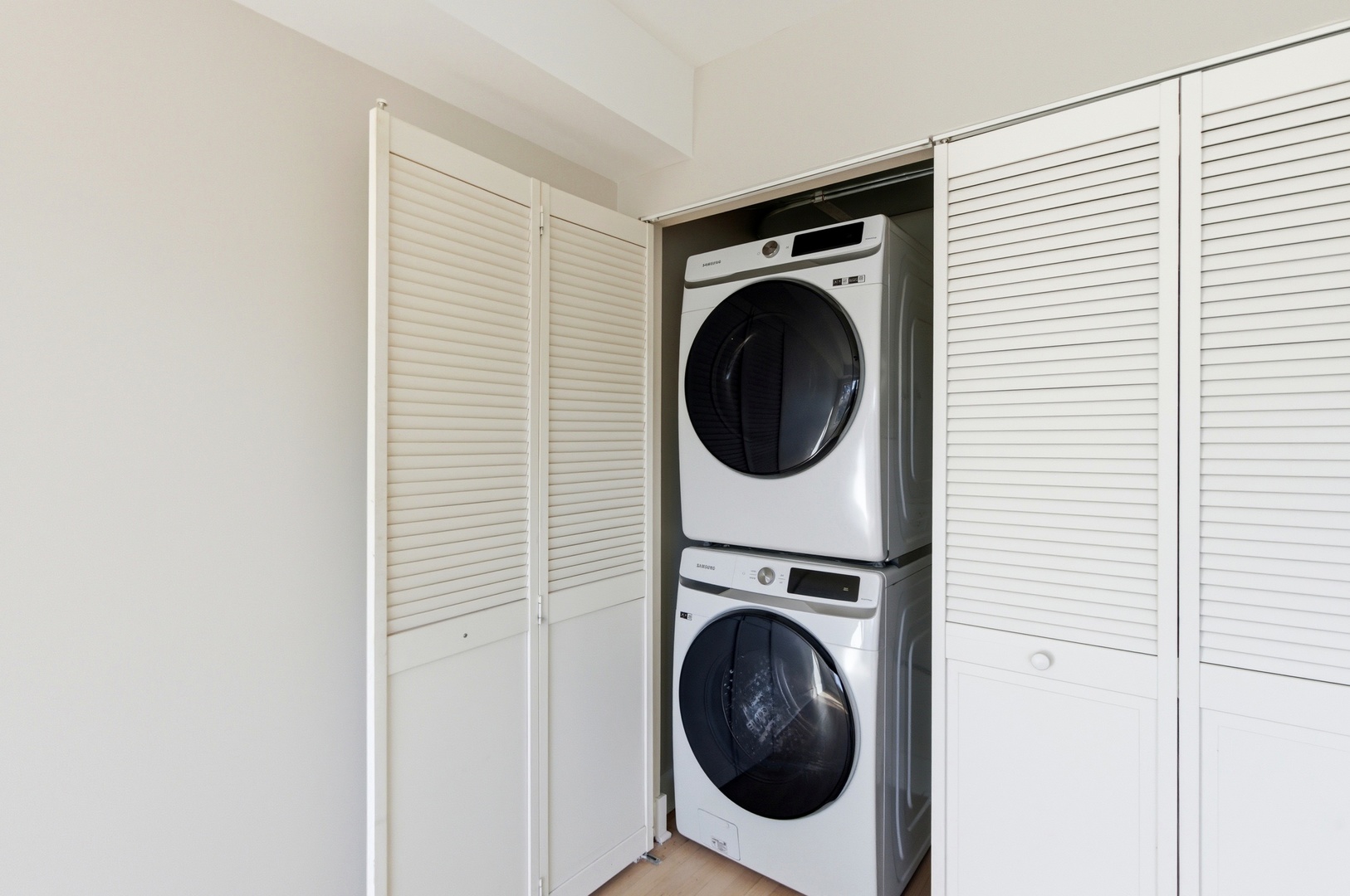 1215 Balmoral Avenue, Westchester, IL 60154