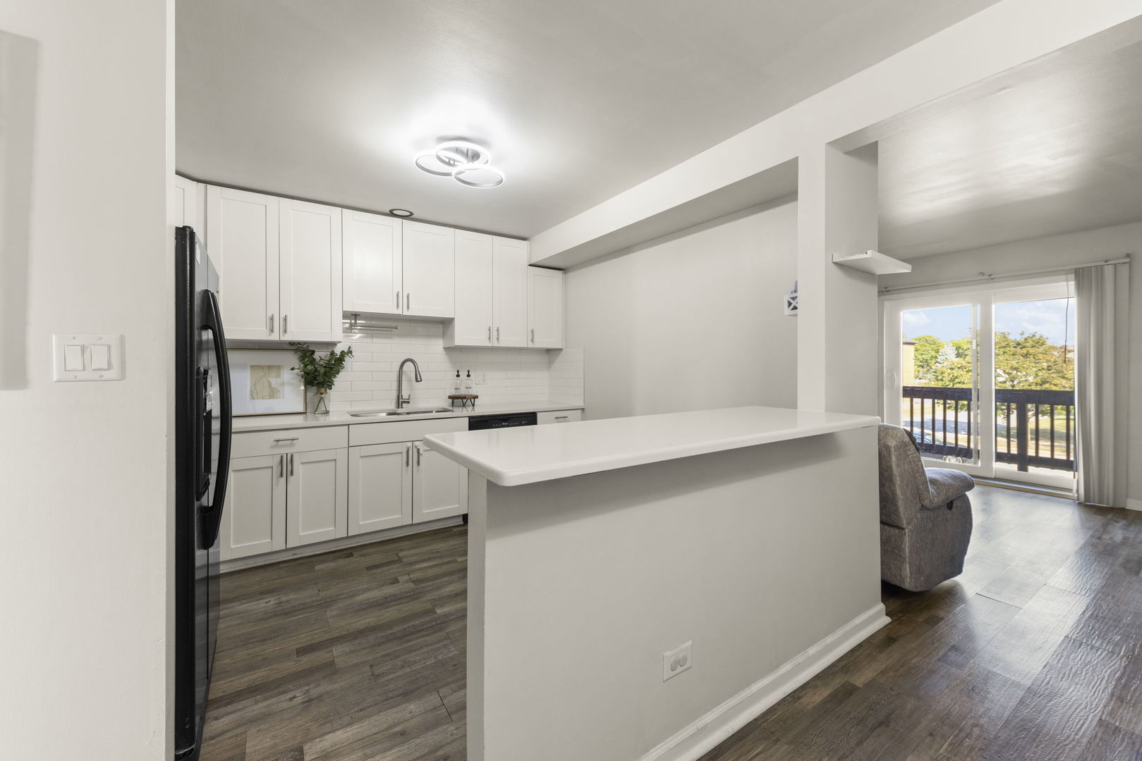 1002 Spruce Street #2B, Glendale Heights, IL 60139