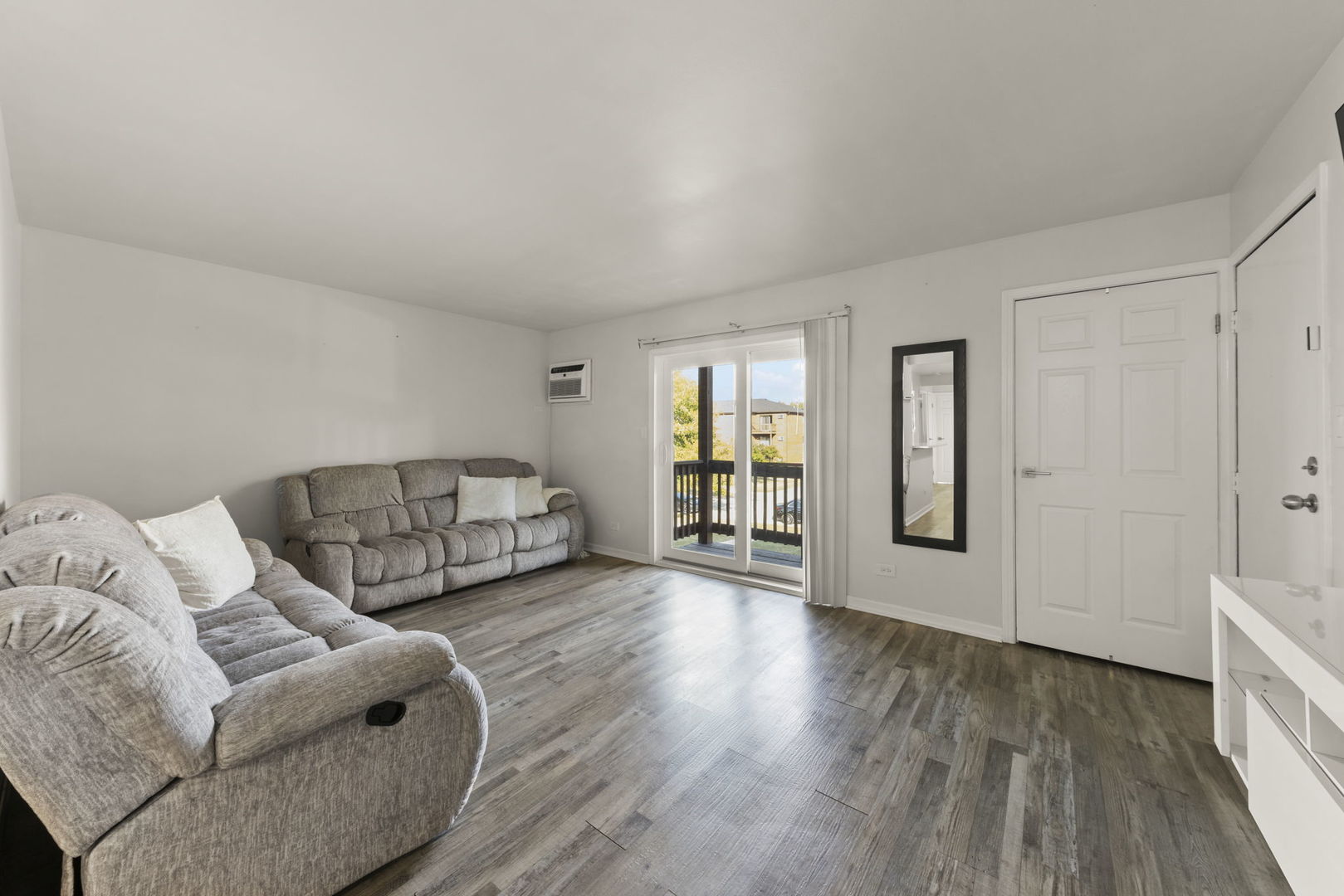 1002 Spruce Street #2B, Glendale Heights, IL 60139