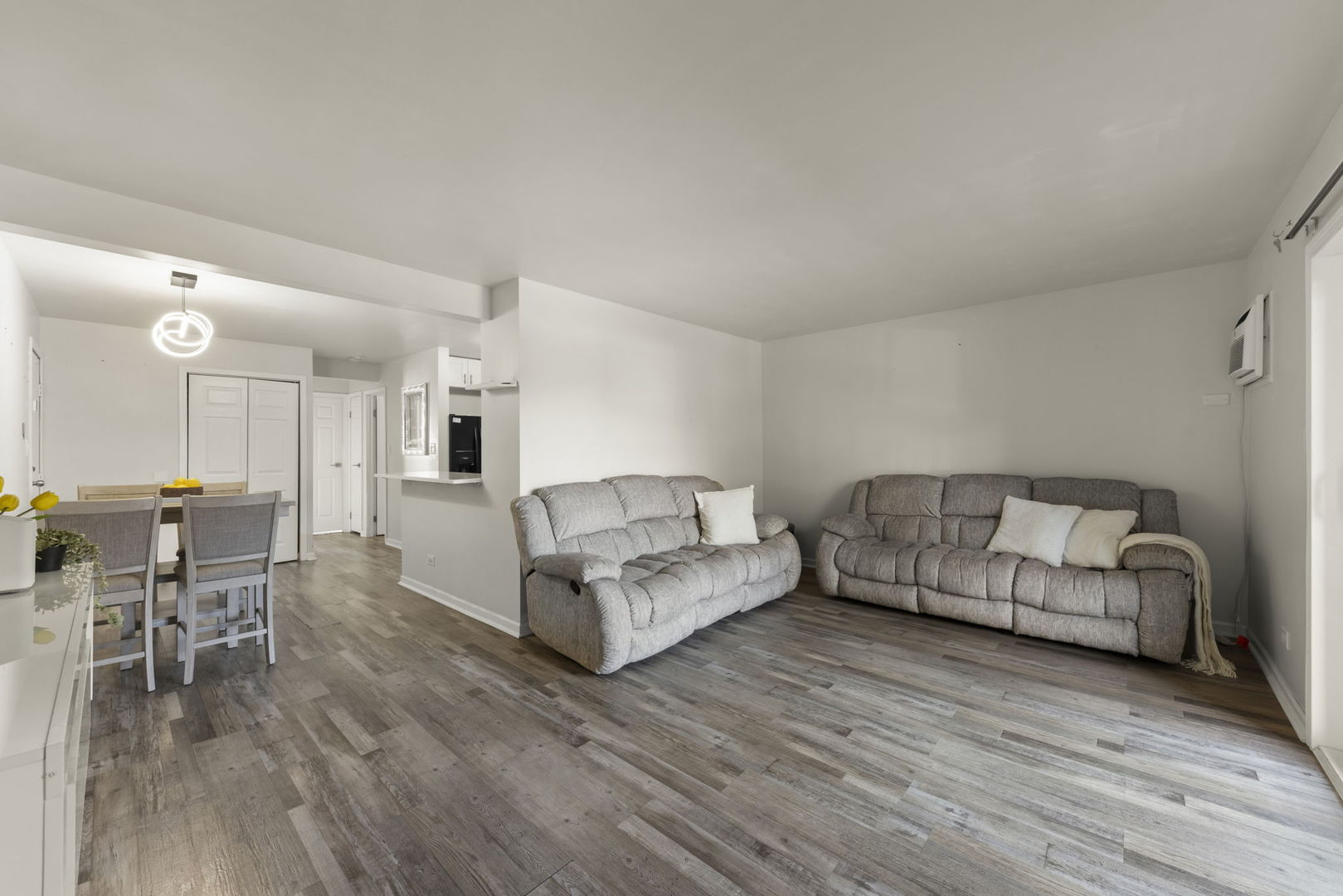 1002 Spruce Street #2B, Glendale Heights, IL 60139