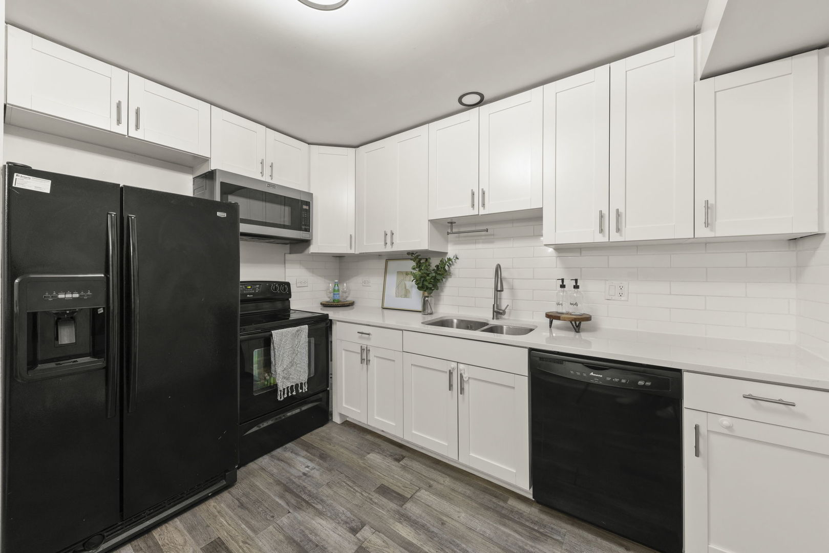 1002 Spruce Street #2B, Glendale Heights, IL 60139