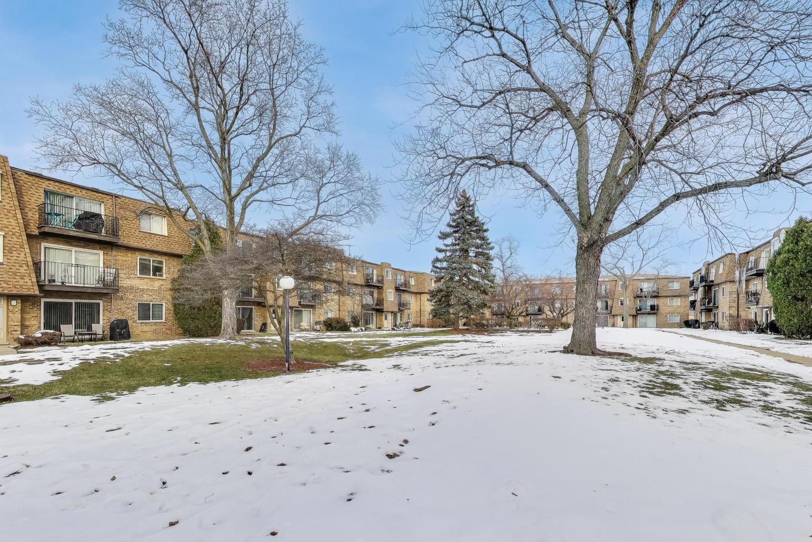 9420 Bay Colony Drive #2E, Des Plaines, IL 60016
