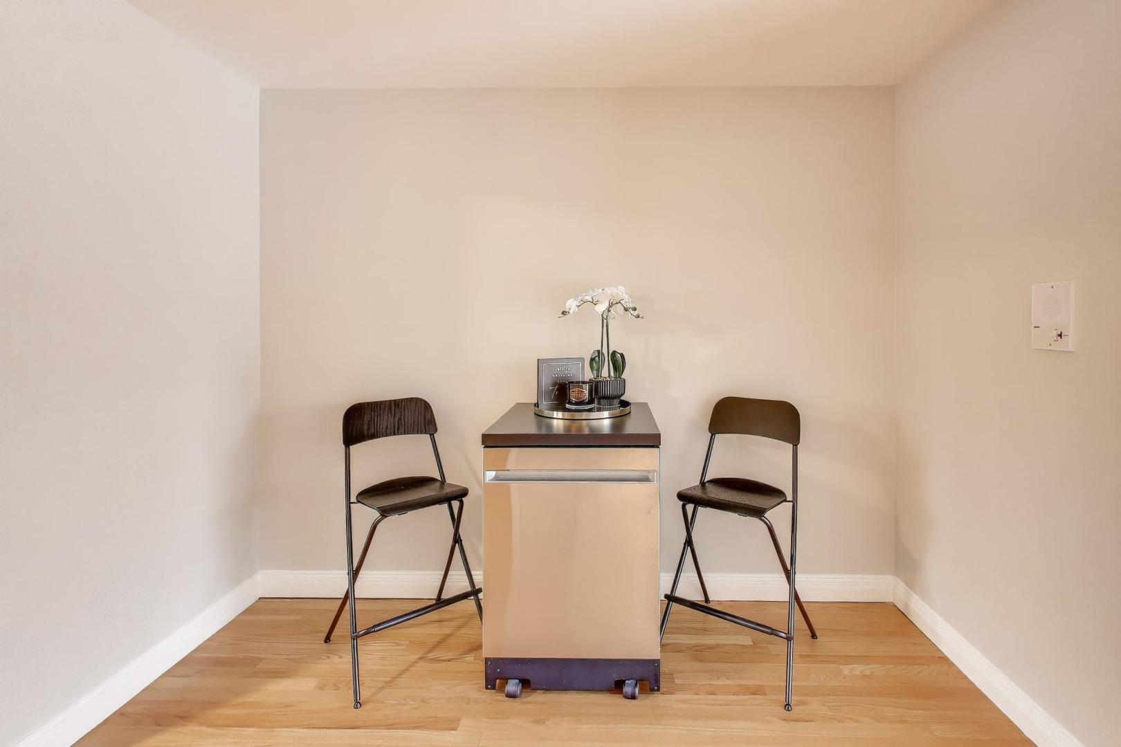 9420 Bay Colony Drive #2E, Des Plaines, IL 60016