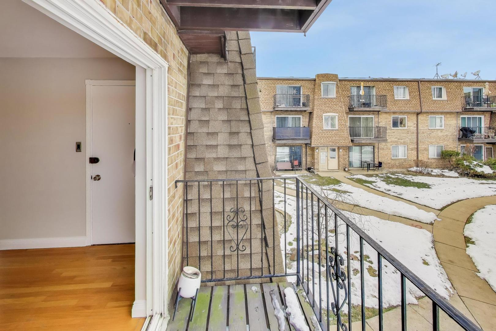 9420 Bay Colony Drive #2E, Des Plaines, IL 60016