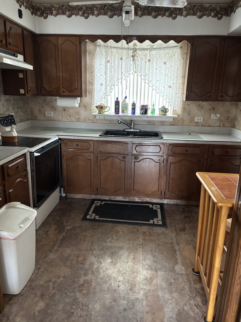 3N550 Crown Rd. Road #14, Elmhurst, IL 60126