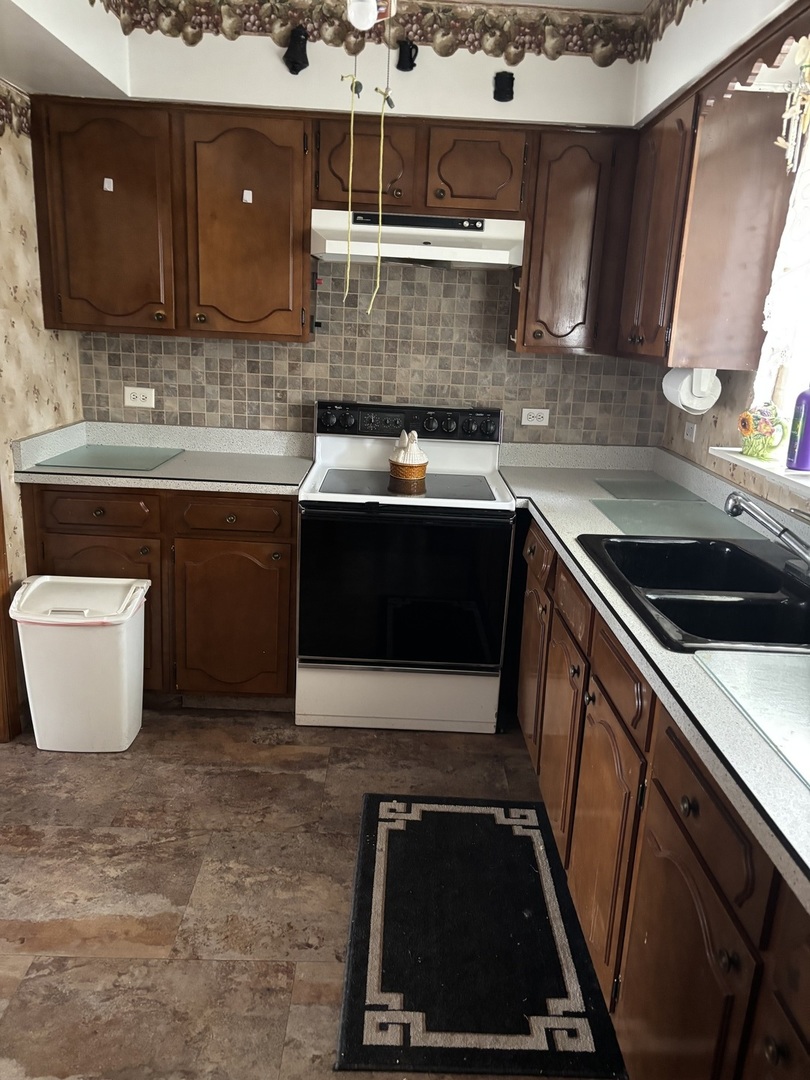 3N550 Crown Rd. Road #14, Elmhurst, IL 60126