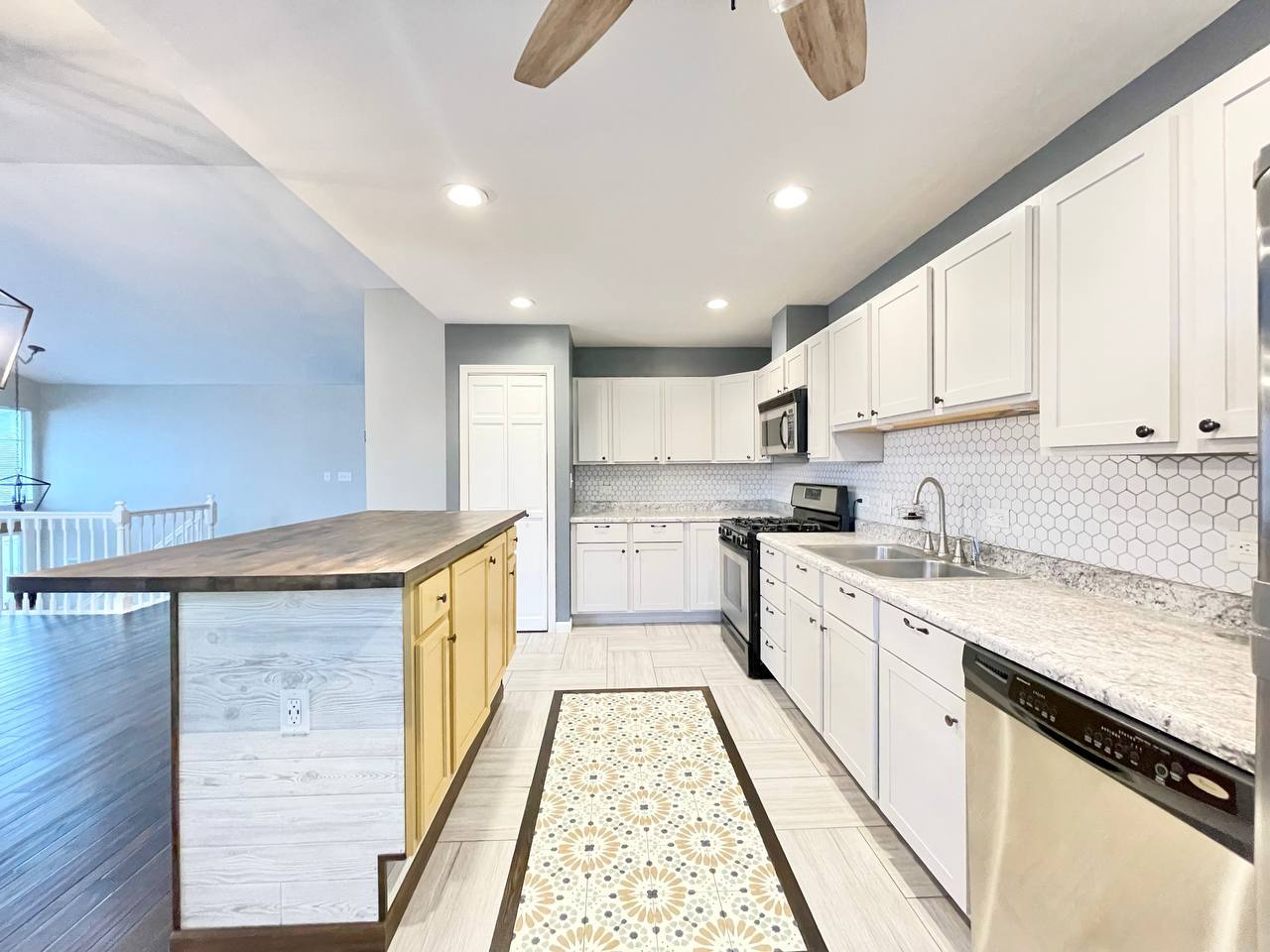 433 Gloria Lane #433, Oswego, IL 60543