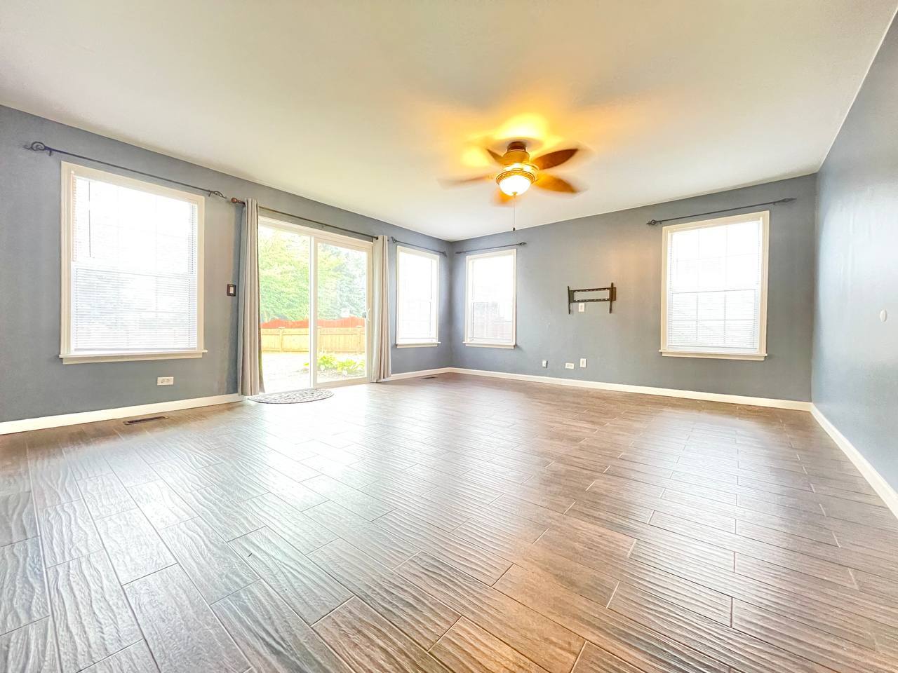 433 Gloria Lane #433, Oswego, IL 60543