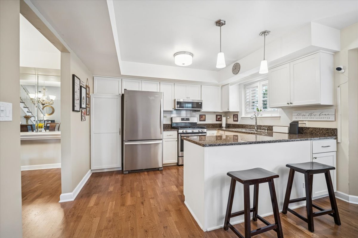 50 White Pine Drive, Schaumburg, IL 60193