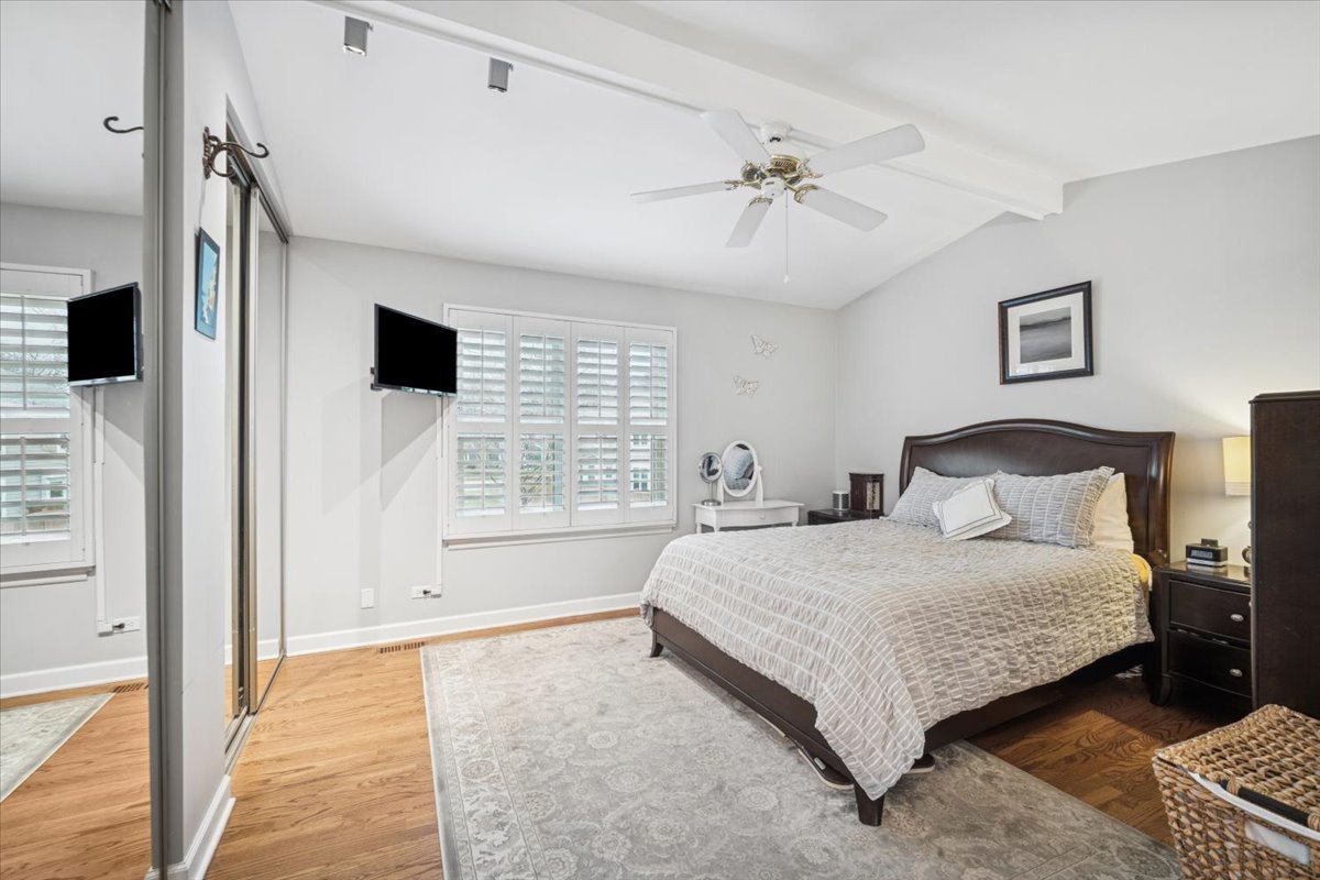 50 White Pine Drive, Schaumburg, IL 60193