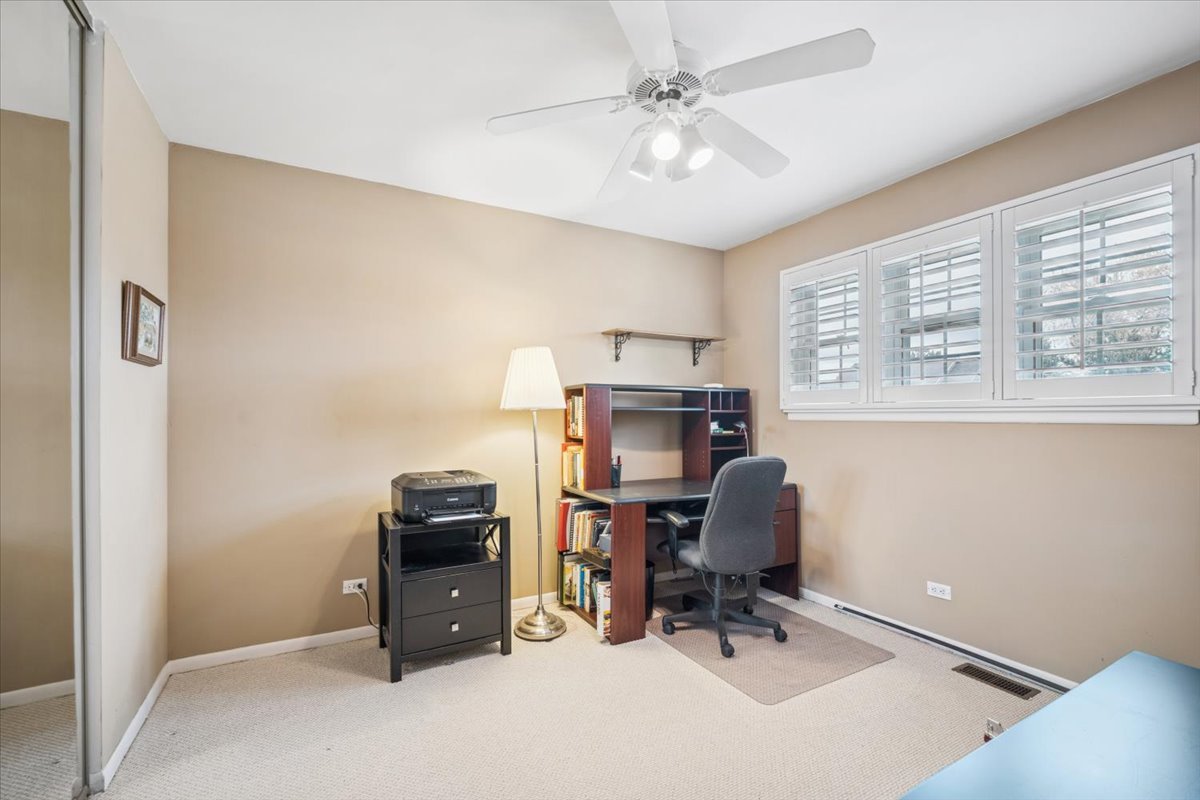 50 White Pine Drive, Schaumburg, IL 60193