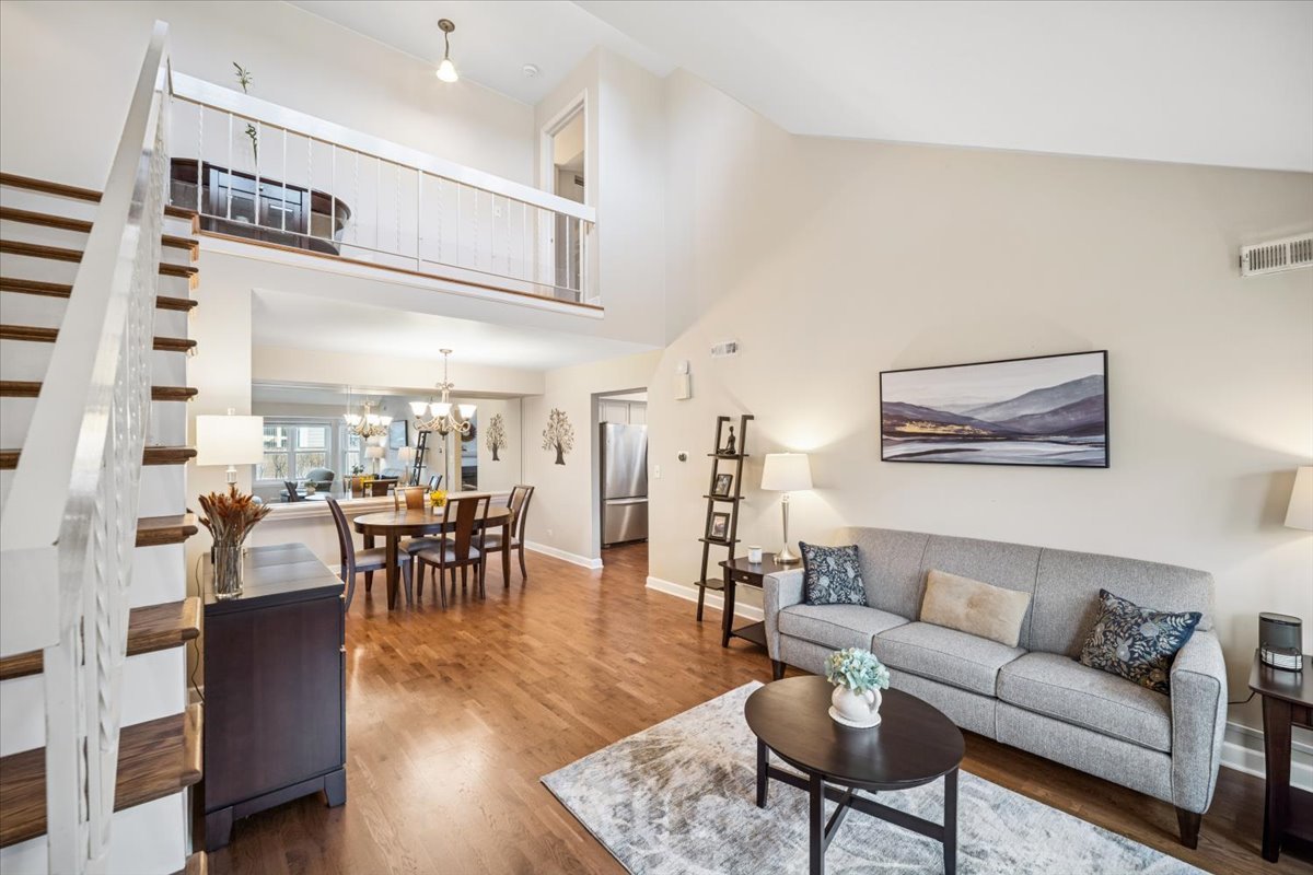 50 White Pine Drive, Schaumburg, IL 60193