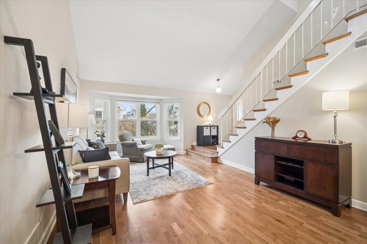 50 White Pine Drive, Schaumburg, IL 60193