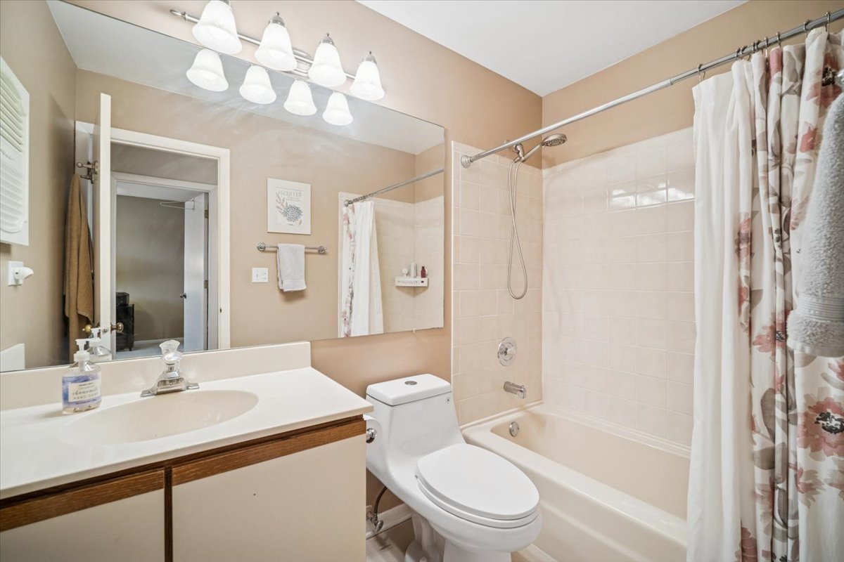 50 White Pine Drive, Schaumburg, IL 60193