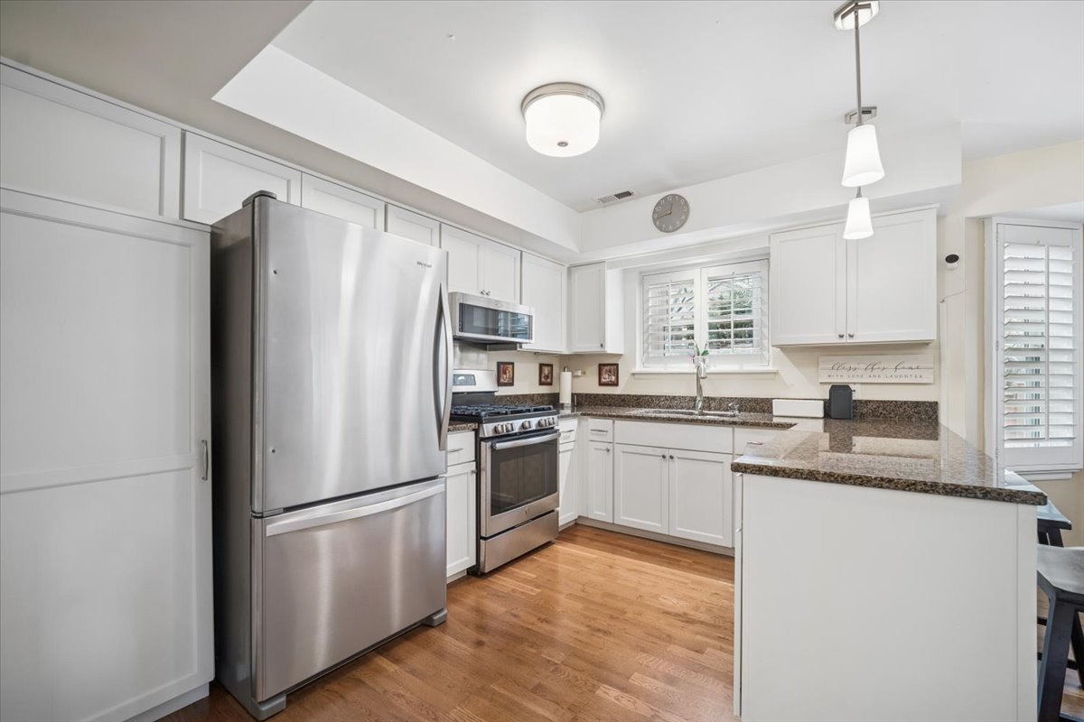 50 White Pine Drive, Schaumburg, IL 60193