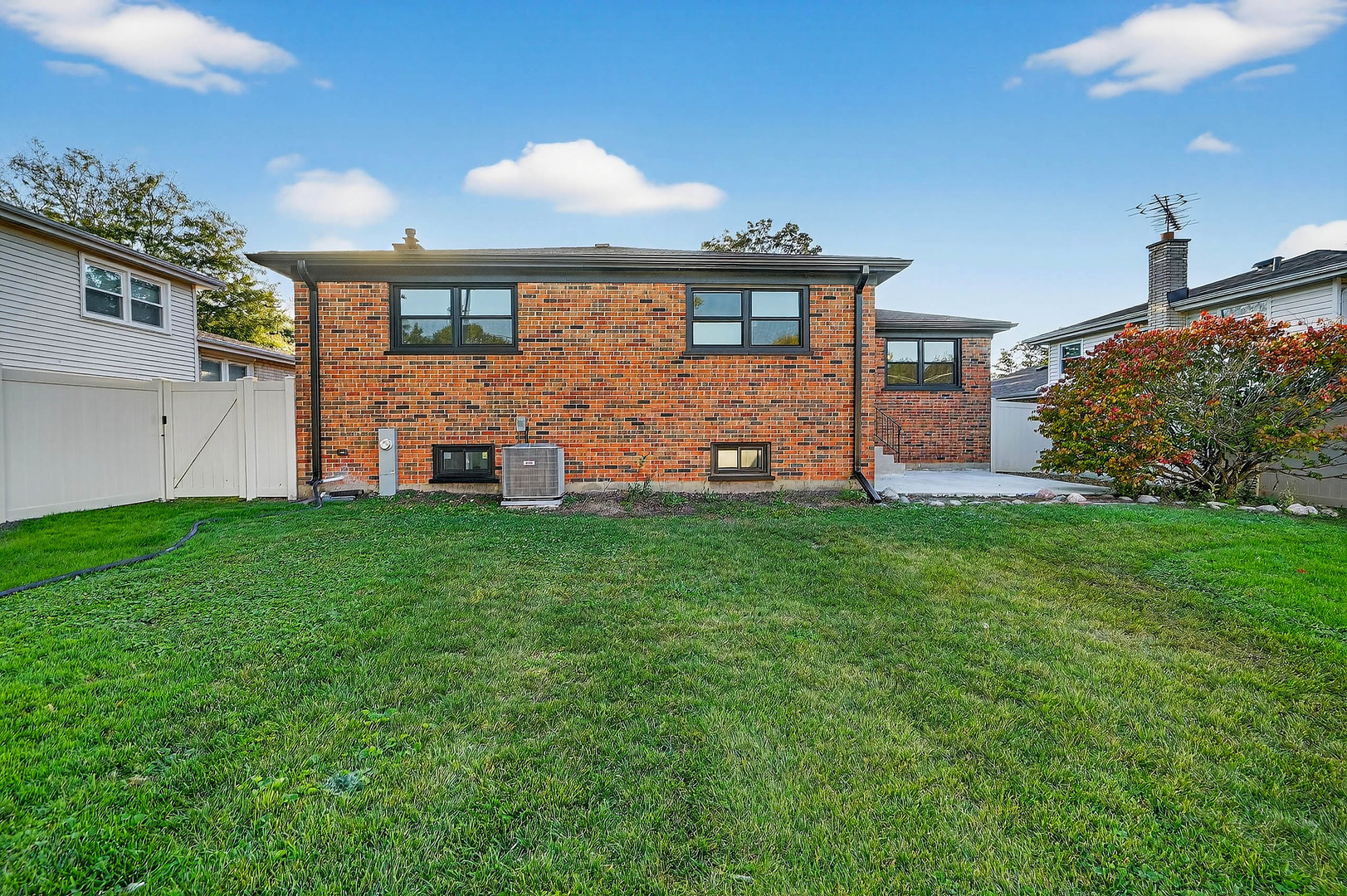 1237 N Ridge Avenue, Arlington Heights, IL 60004