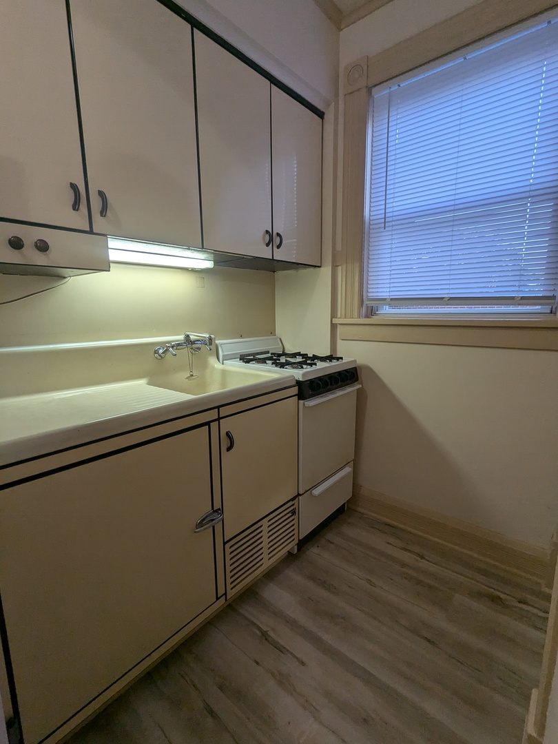 328 W Saint Charles Road #B-2, Lombard, IL 60148