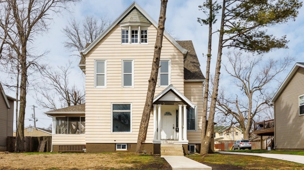 610 E Mulberry Street, Bloomington, IL 61701