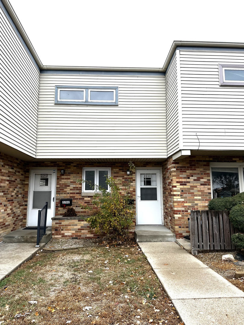 2204 E Lincoln Street #13, Bloomington, IL 61701