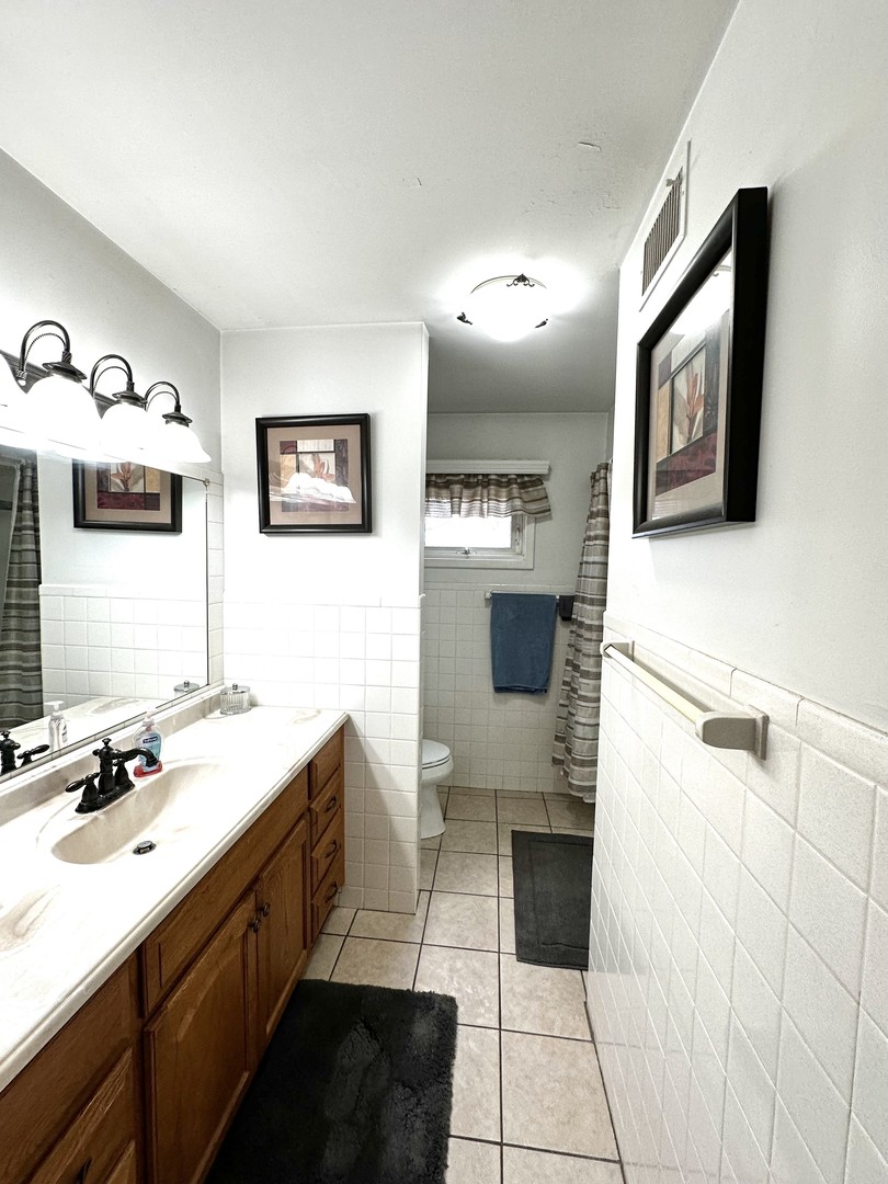 2204 E Lincoln Street #13, Bloomington, IL 61701