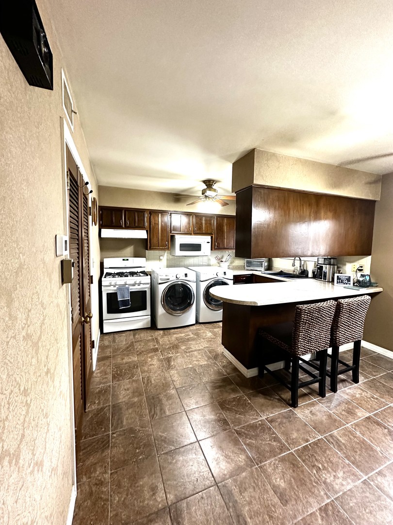 2204 E Lincoln Street #13, Bloomington, IL 61701