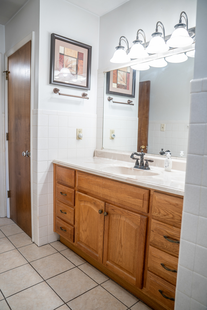 2204 E Lincoln Street #13, Bloomington, IL 61701