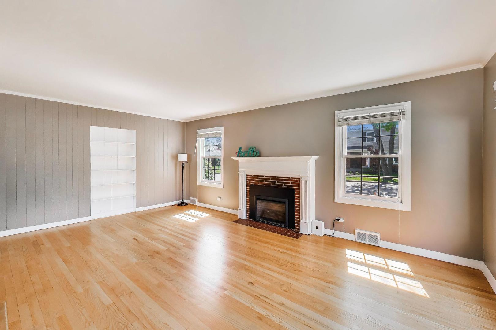 745 S CHESTNUT Avenue, Arlington Heights, IL 60005