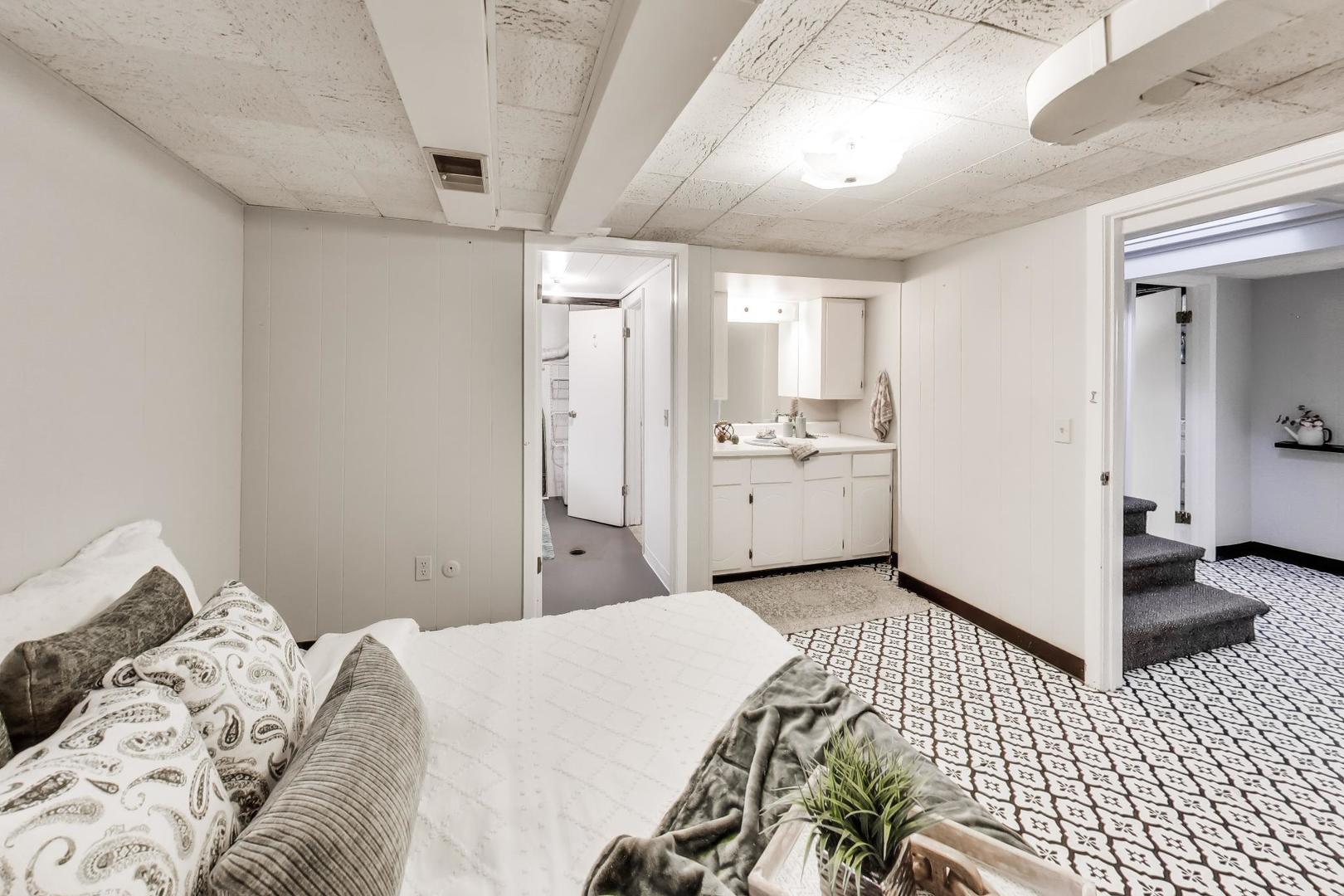 745 S CHESTNUT Avenue, Arlington Heights, IL 60005