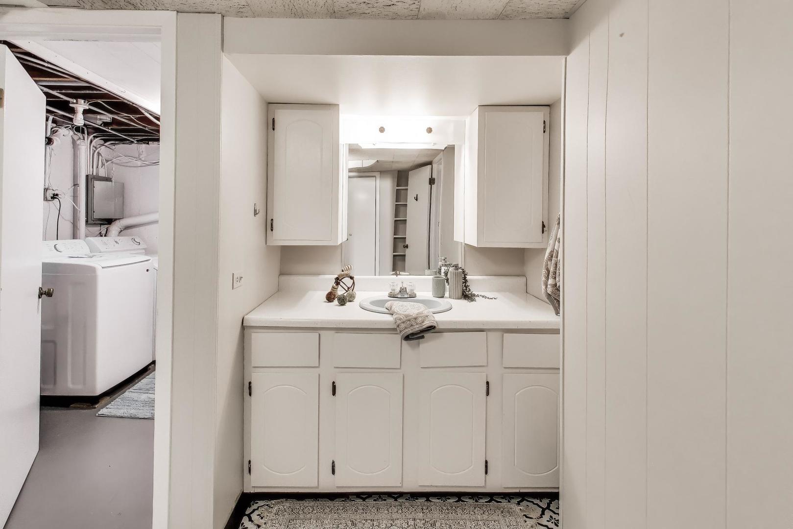 745 S CHESTNUT Avenue, Arlington Heights, IL 60005