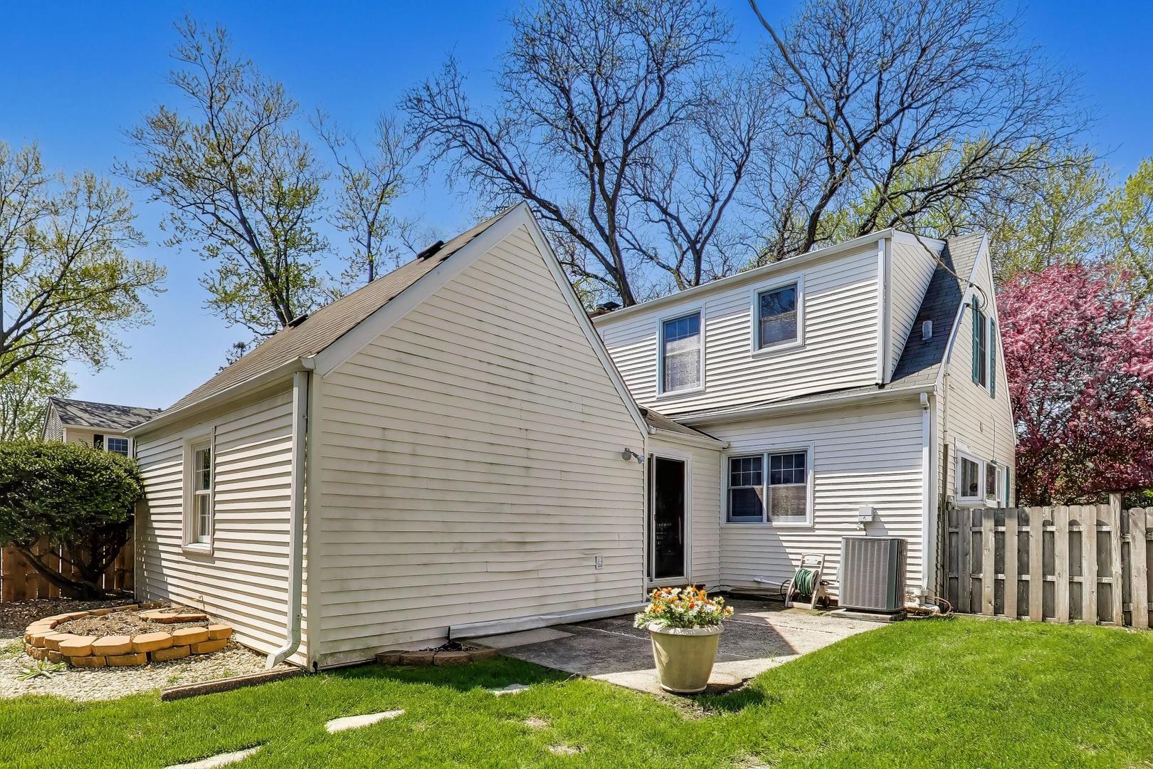 745 S CHESTNUT Avenue, Arlington Heights, IL 60005